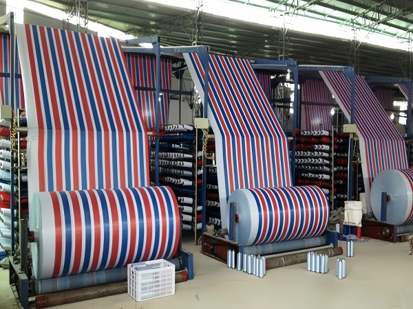 山东济南彩条布生产厂家:加厚耐磨建筑防水彩条布的匠心之选