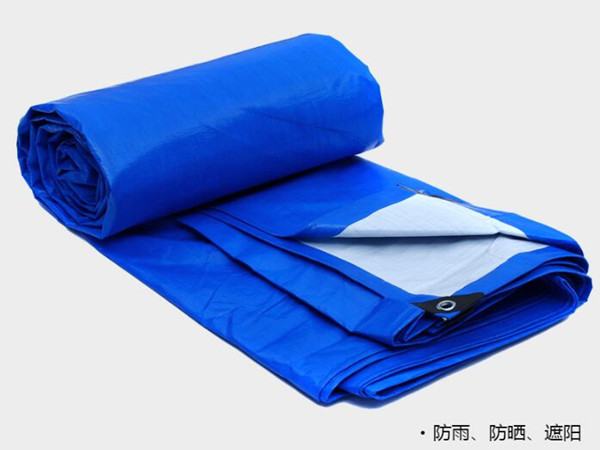蓝银布是保护货物存放的好助手